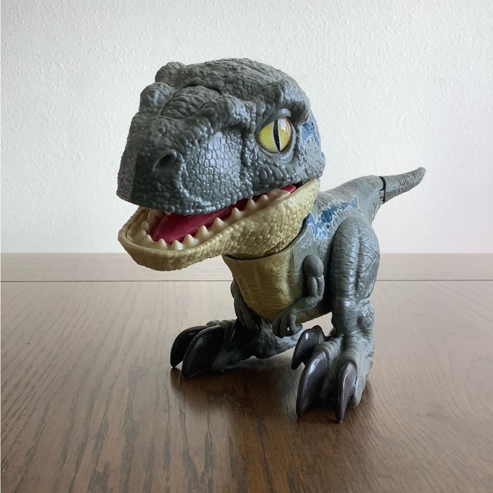 Jurassic World Velociraptor Beta dinosaur